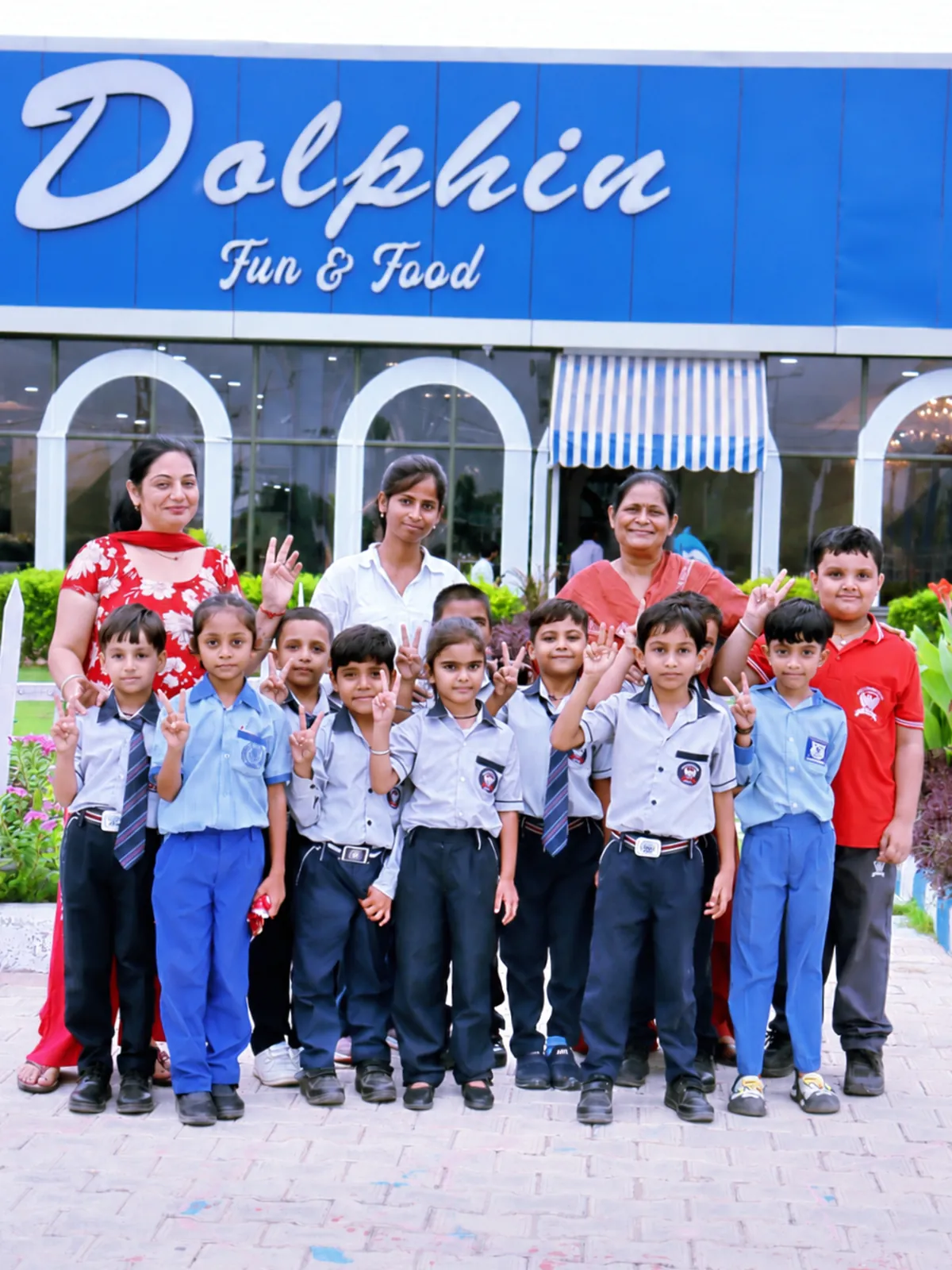 A school group visiting Dolphin Water Resort